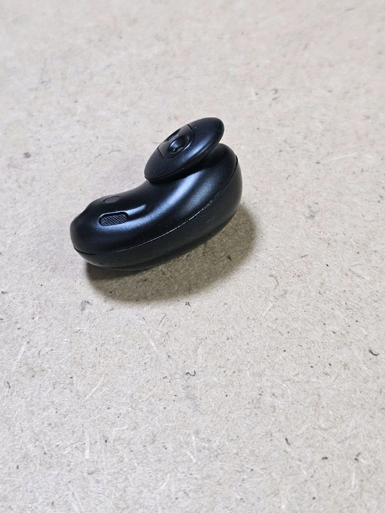 버즈라이브 블랙오닉스 오른쪽 이미지