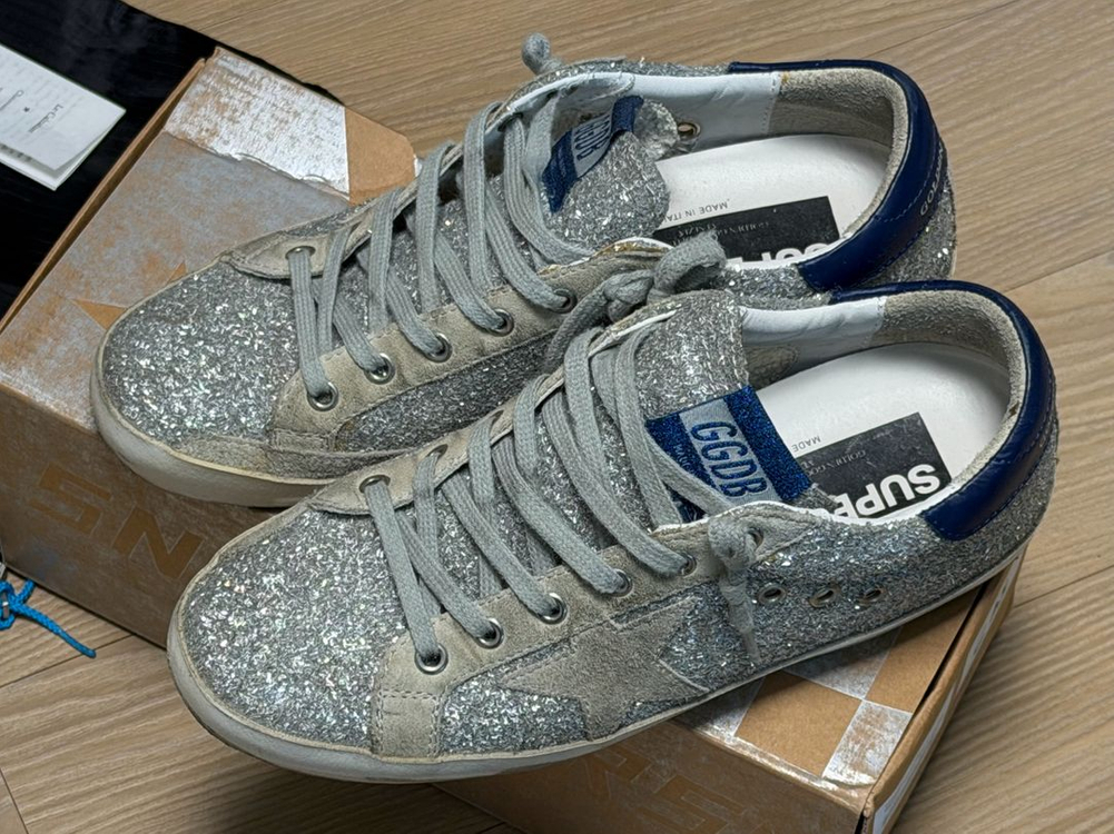 골든구스 여성 슈퍼스타 실버글리터 블루탭 G35WS590 P18 이미지