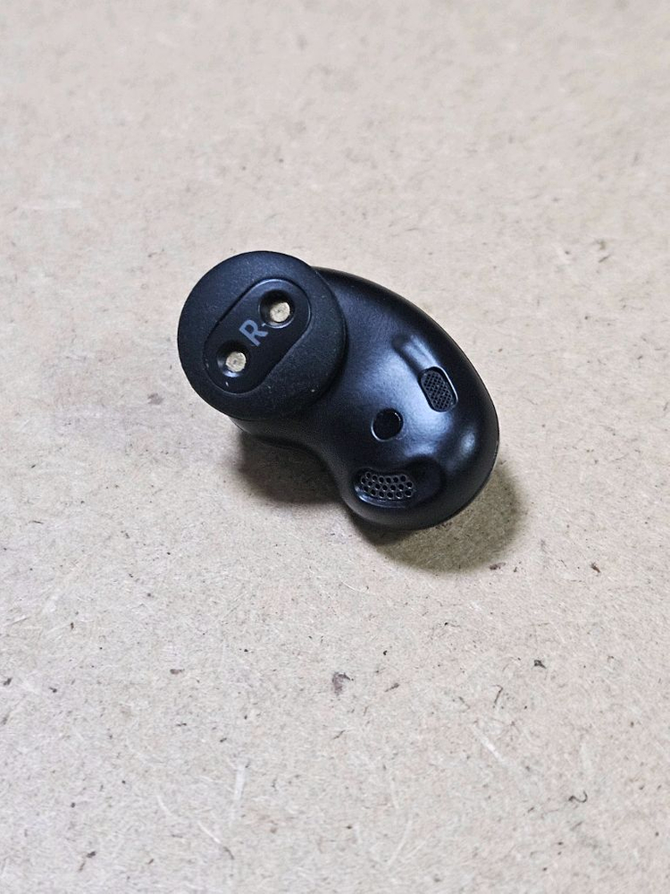 버즈라이브 블랙 오른쪽 이미지