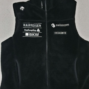 데상트 조끼 이미지