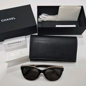 샤넬 버터플라이 로고 레터링 선글라스