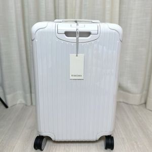 리모와 에센셜 체크인 M 화이트 새제품