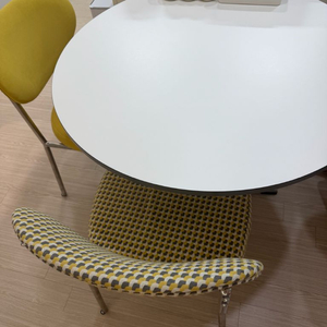 모모드 실버엣지 원형테이블 이미지