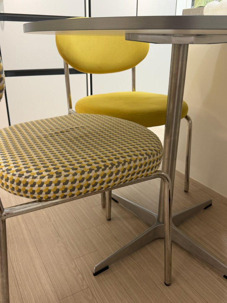 모모드 실버엣지 원형테이블 이미지