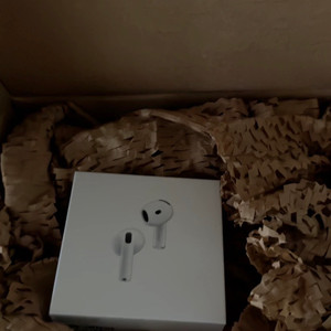 에어팟4 노이즈캔슬링 미개봉 이미지