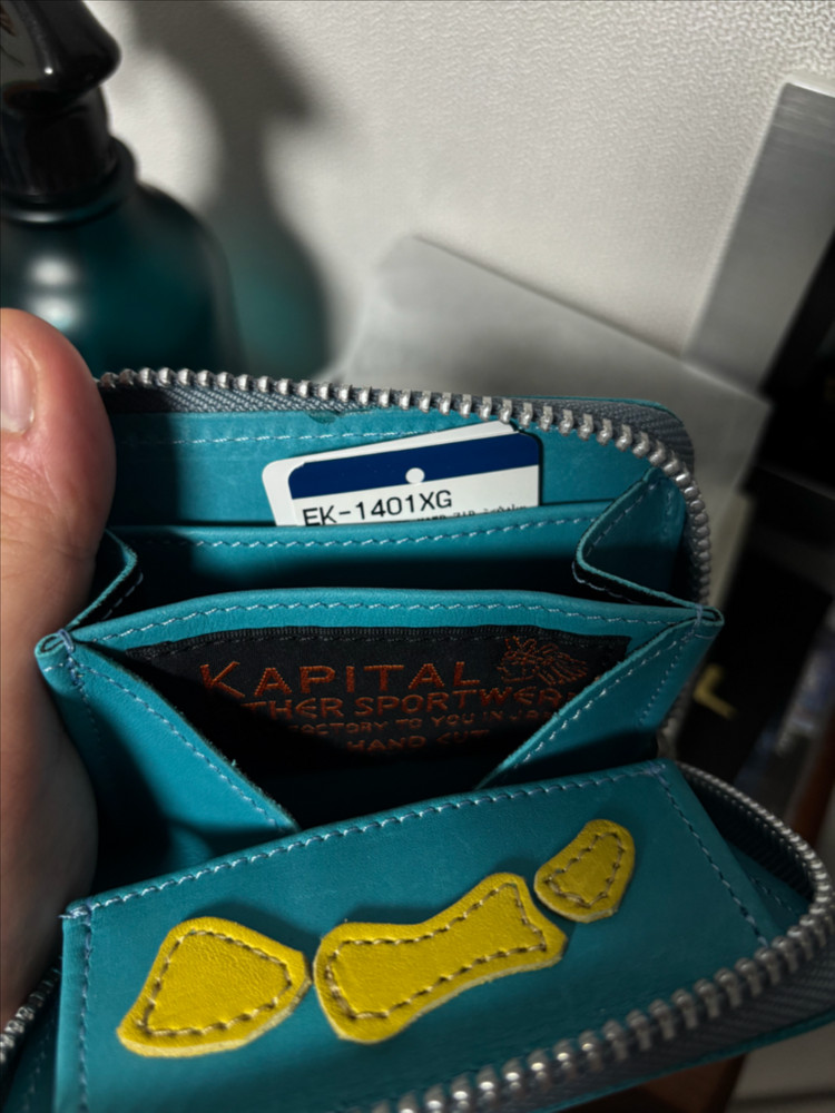 캐피탈 떰즈 업 본 핸드 집 미니 지갑 색소폰--2