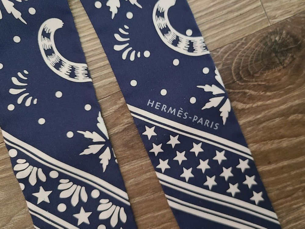 에르메스 트윌리 스카프 방도컨피덴셜 머플러테수토호보백아바백크로스백구찌디올프라다에르메스셀린느샤셀생로랑--7