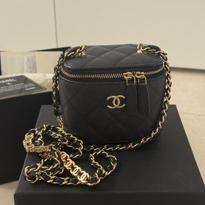 샤넬 미니백 베니티백 블랙 캐비어 이미지