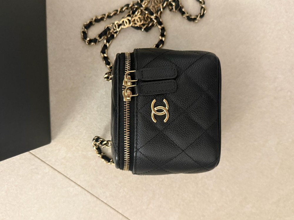 샤넬 미니백 베니티백 블랙 캐비어 이미지