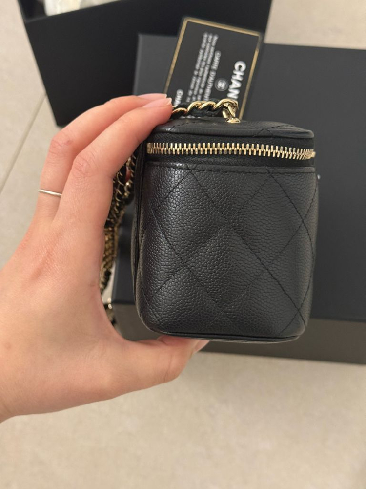 샤넬 미니백 베니티백 블랙 캐비어 이미지