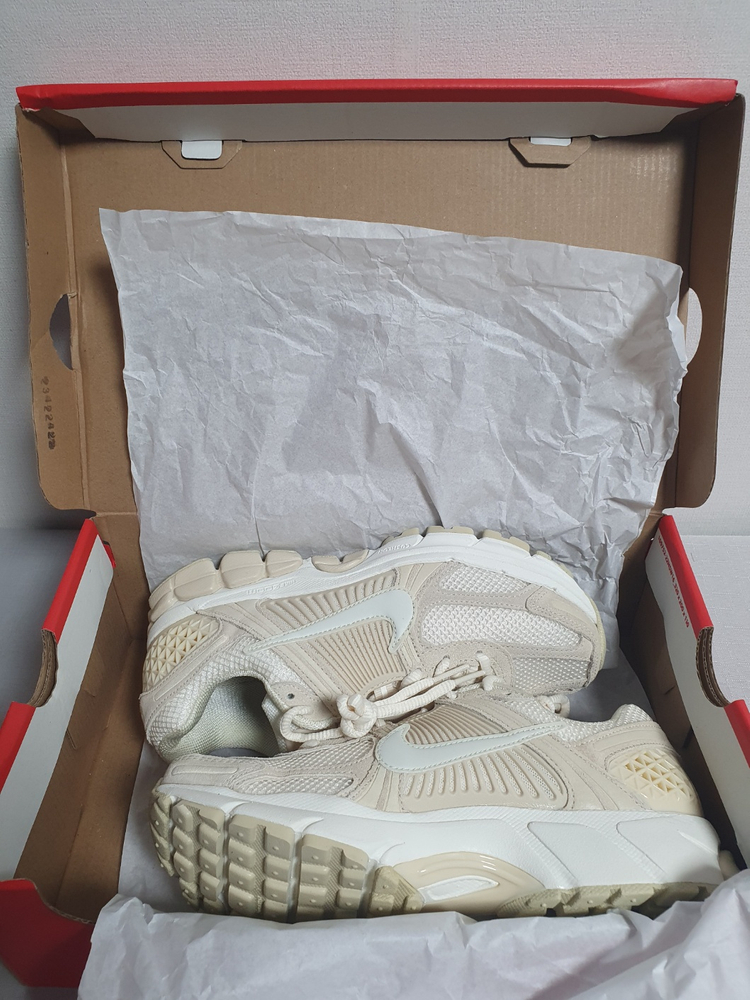 [미사용] 나이키 줌 보메로5 245mm 정품 이미지