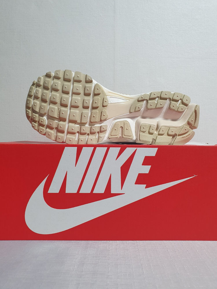 [미사용] 나이키 줌 보메로5 245mm 정품 이미지