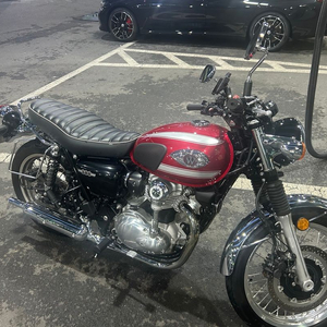 22연식 가와사키 w800 적은키로수 팝니다 많관부