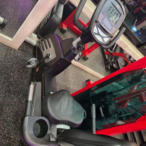 좌식자전거 실내 운동기구 이미지