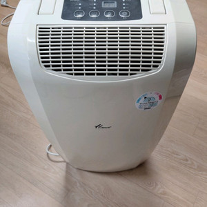 깨끗하고 상태좋은 12리터 제습기