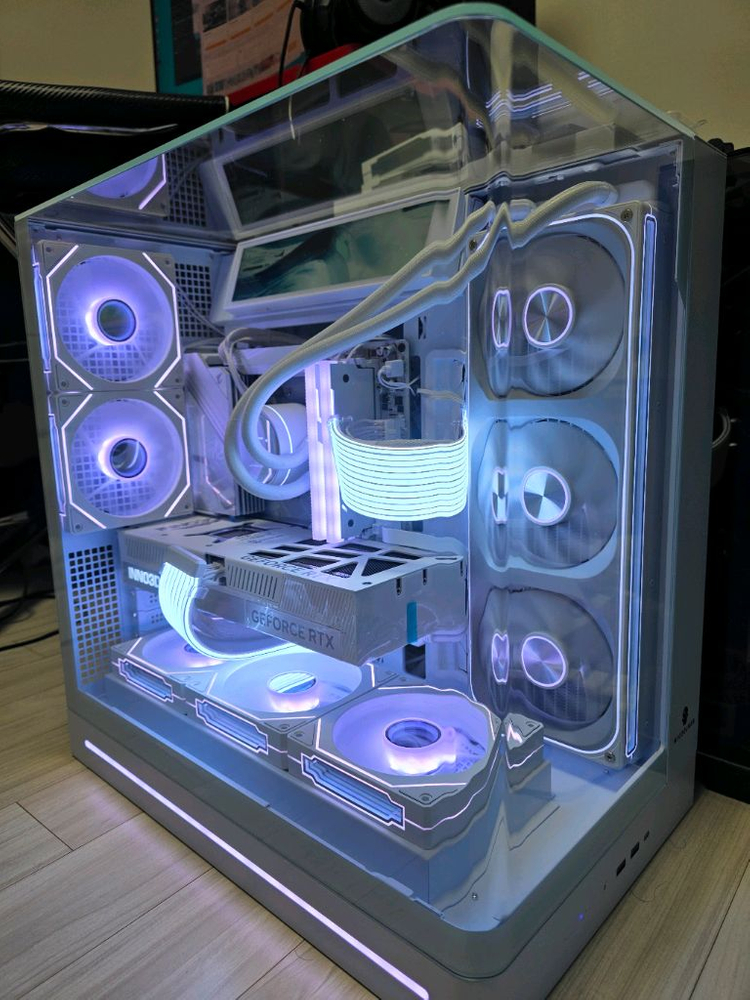 라이젠7 9800X3D RTX5080 화이트 하이엔드PC 이미지