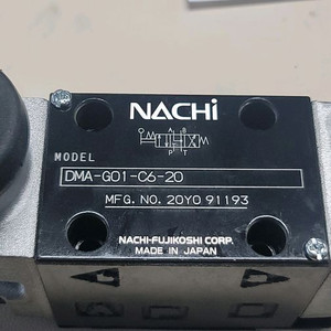 NACHI 수동 방향제어 밸브 DMA-G01-C6-20 미사용 신품 (레버식 유압밸브) 이미지