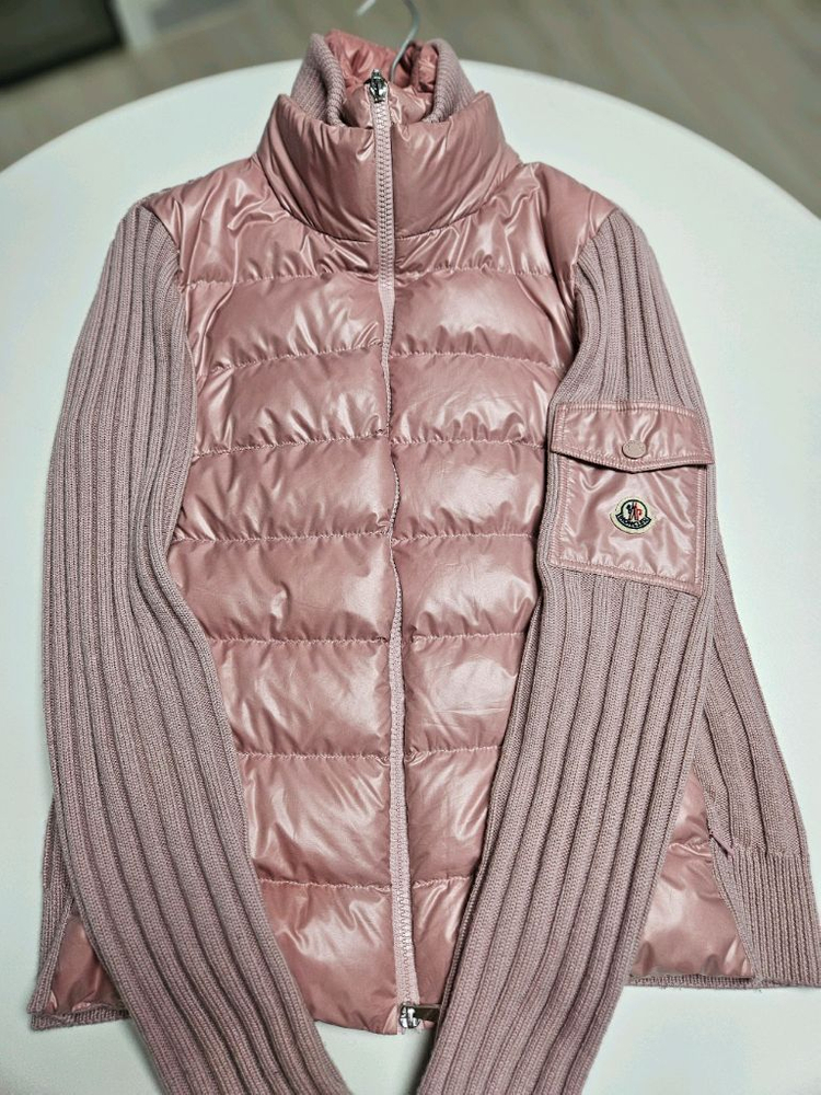 몽클레어 9B00024 M1131 51A (로고 패치 패딩 울 가디건) 핑크 이미지