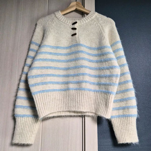 [새상품] 여리핏 크롭 니트 아이보리 하늘 스트라이프