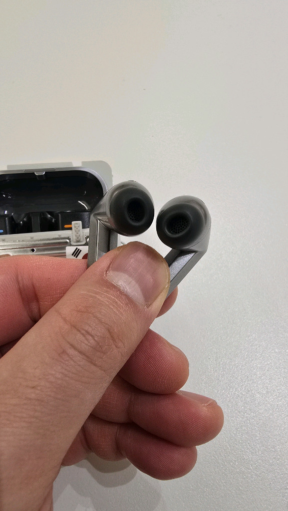 갤럭시 버즈3프로 실버 + 케이스--4