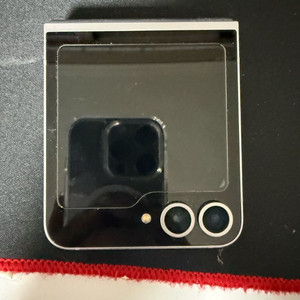 폴더블 스마트폰 실버 256기가 이미지