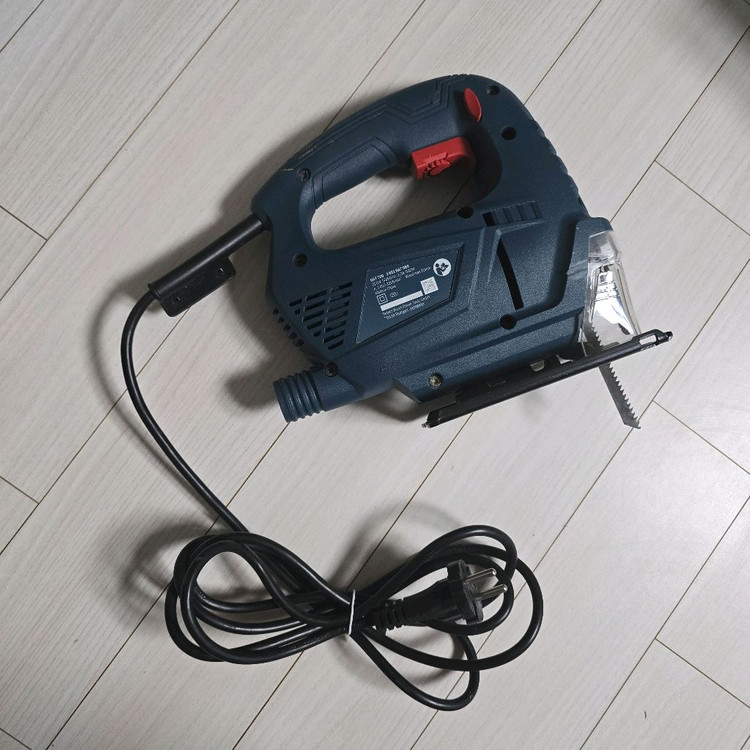 보쉬 오비탈 직소기 직쏘 절단기 톱 GST700 이미지