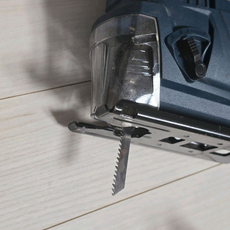 보쉬 오비탈 직소기 직쏘 절단기 톱 GST700 이미지