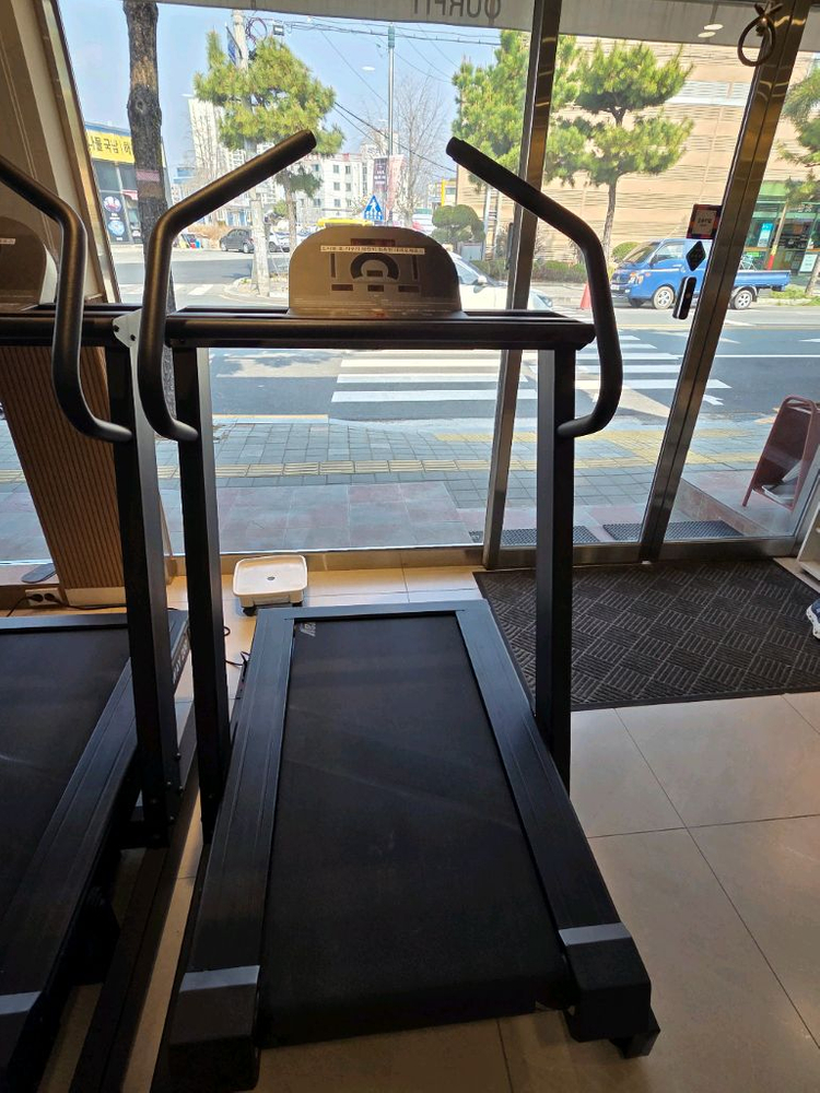 런웨이200 마이마운틴 경사 런닝머신 판매 / 등산머신 / 헬스장 상업용 런닝머신 급매 / 설치가능 이미지