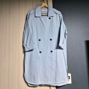 [새상품] 비지트인뉴욕 트렌치코트 스카이블루 롯데택 (정가15.9만)