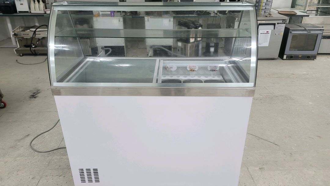 젤라또 아이스크림 냉동고 이미지