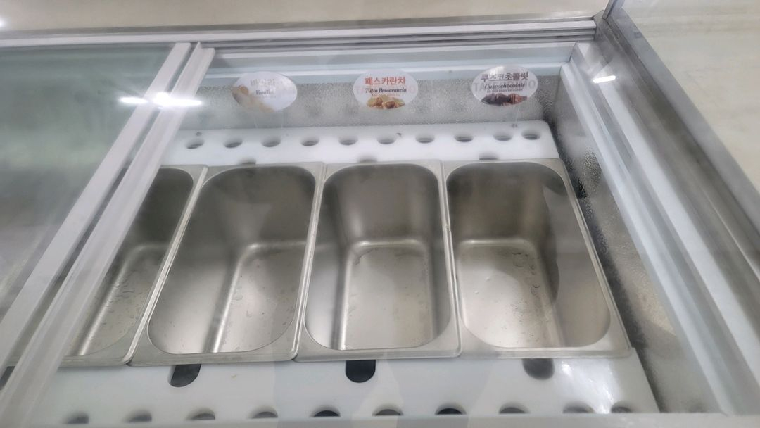 젤라또 아이스크림 냉동고 이미지