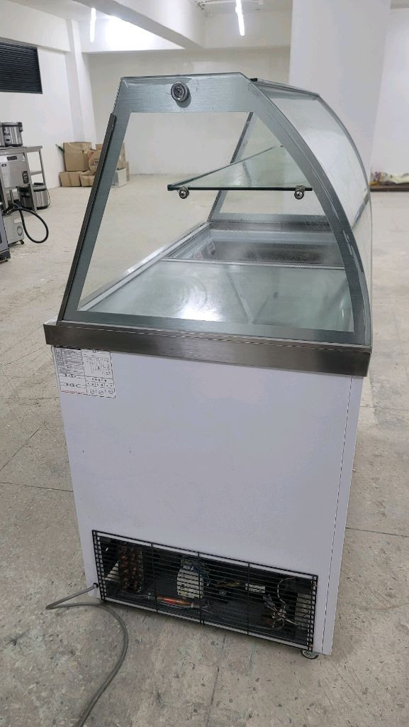 젤라또 아이스크림 냉동고 이미지