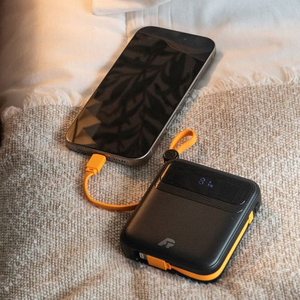 라이즈원 보조배터리 10000mah 케이블 일체형 블랙 미개봉 새상품 판매합니다.