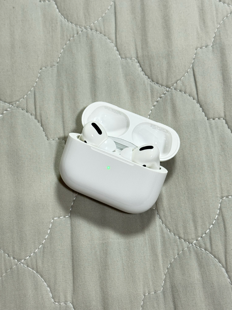 애플 에어팟프로 1세대 풀세트 완전 S급 판매합니다 (무선충전, 노이즈캔슬링)--2