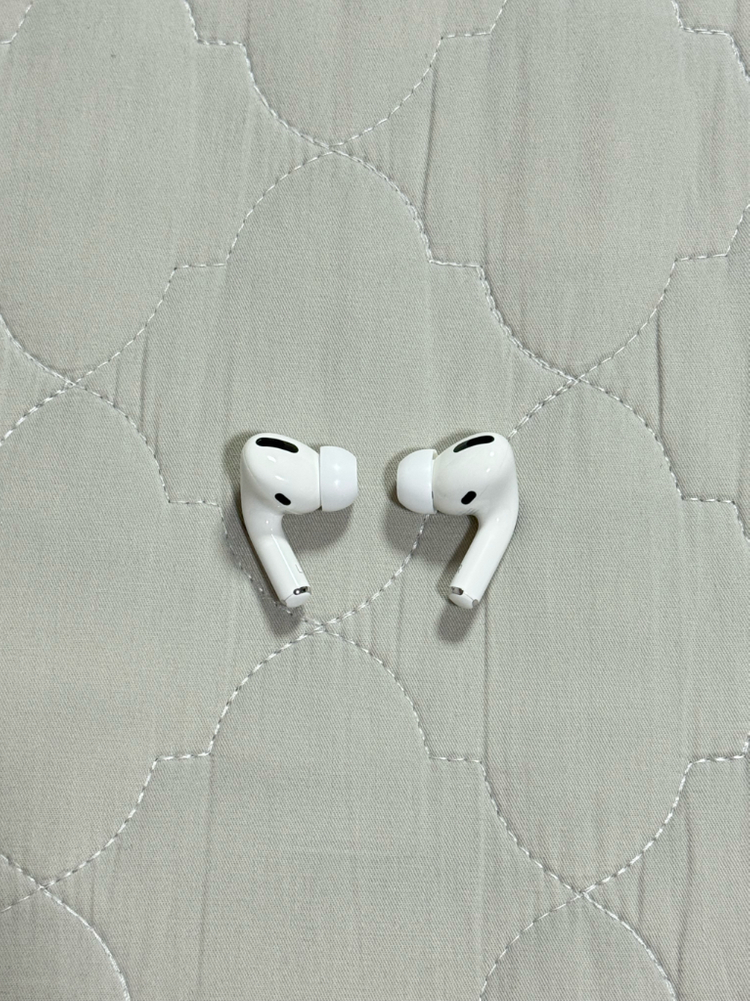 애플 에어팟프로 1세대 풀세트 완전 S급 판매합니다 (무선충전, 노이즈캔슬링)--4