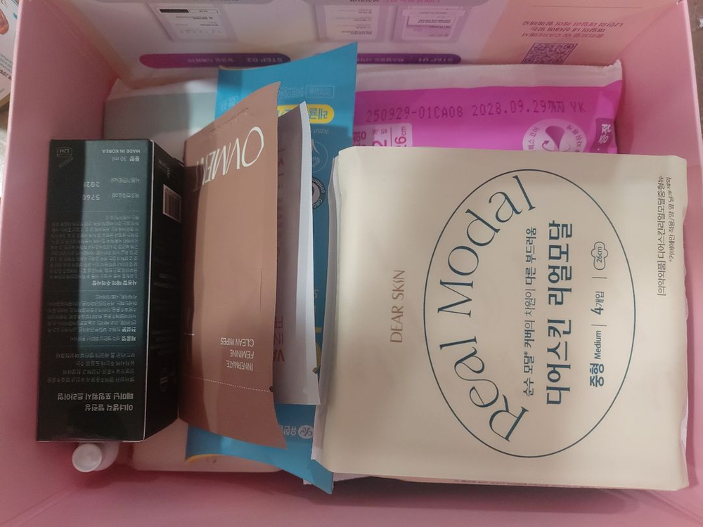 올리브영 W Care care for you 여성용품 선물세트 이미지