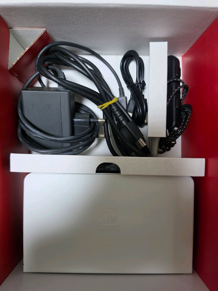 닌텐도 스위치 OLED 화이트 풀박 + 마리오카트 + 휴대 케이스--2