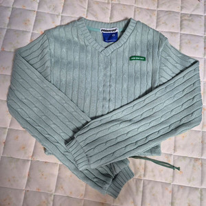 ODD ONE OUT 오드원아웃 크롭 꽈배기 니트