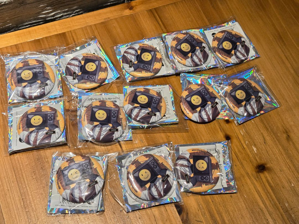 괴담출근 공식 비공식 굿즈 팝업 캔뱃지 LD SD 모두앉아 랜덤 피규어 사빠출 앨리스 카페 최솔 이미지