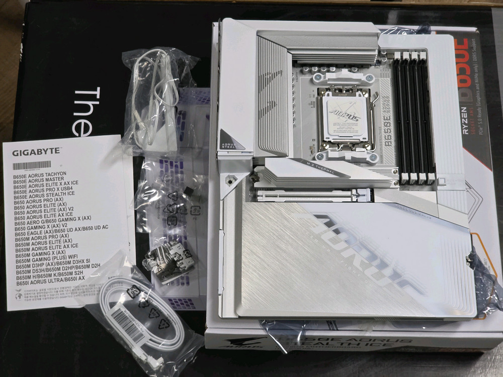 기가바이트 어로스 B650E STEALTH ICE 메인보드 새상품급--1