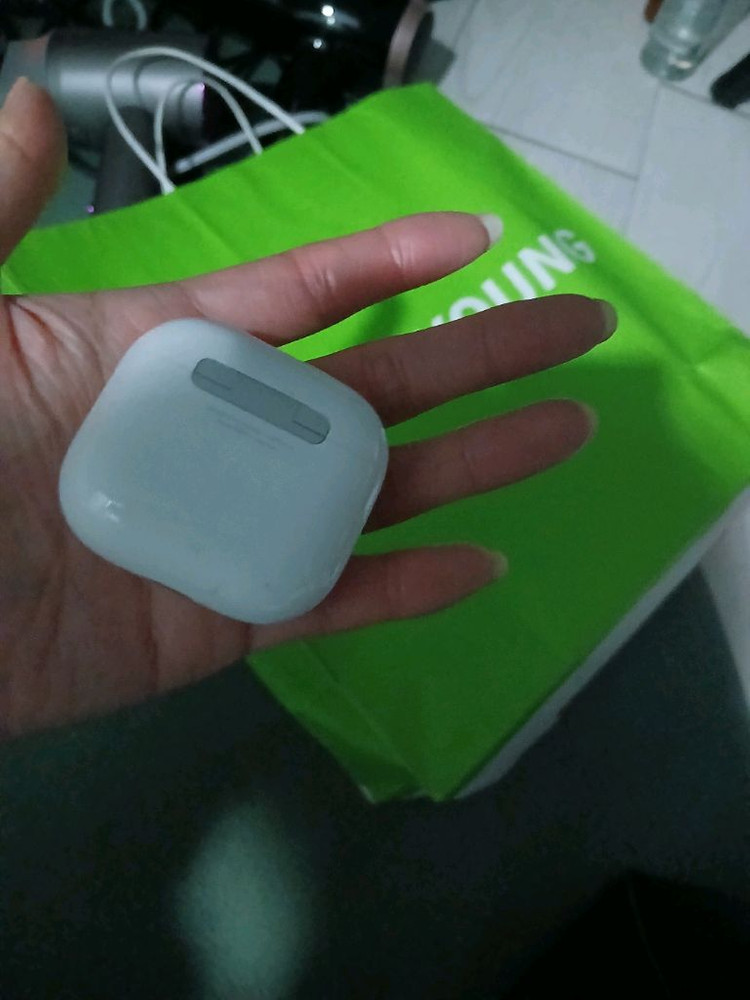 에어팟 4세대 노이즈캔슬링 이미지