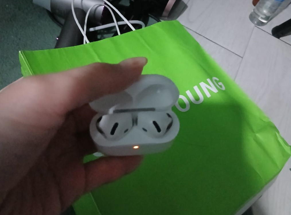 에어팟 4세대 노이즈캔슬링 이미지