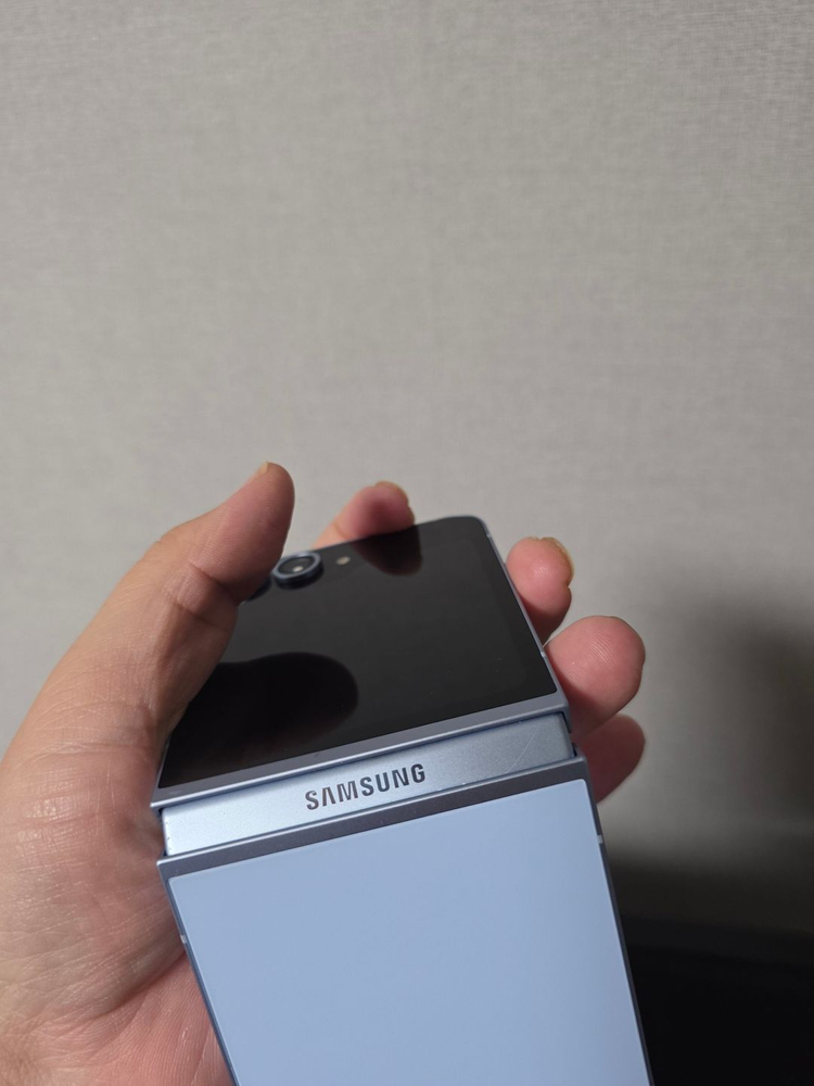 갤럭시 Z플립6 블루 256기가 액정새상품 팝니다 이미지