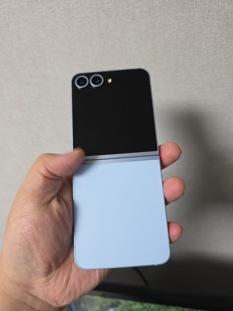 갤럭시 Z플립6 블루 256기가 SS급 팝니다 이미지