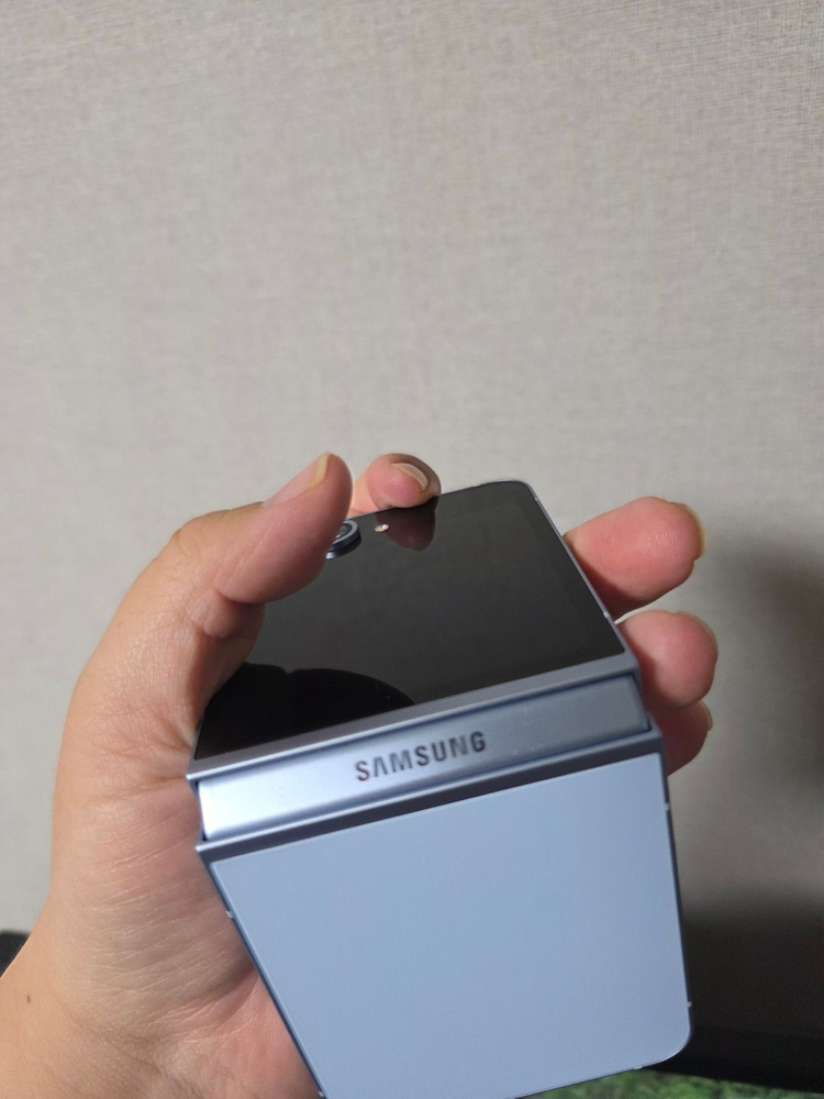 갤럭시 Z플립6 블루 256기가 SS급 팝니다 이미지