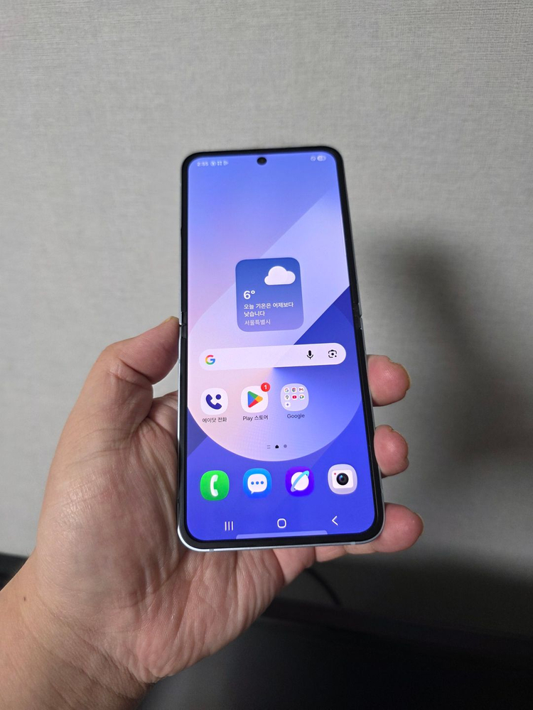 갤럭시 Z플립6 블루 256기가 액정새상품 팝니다 이미지