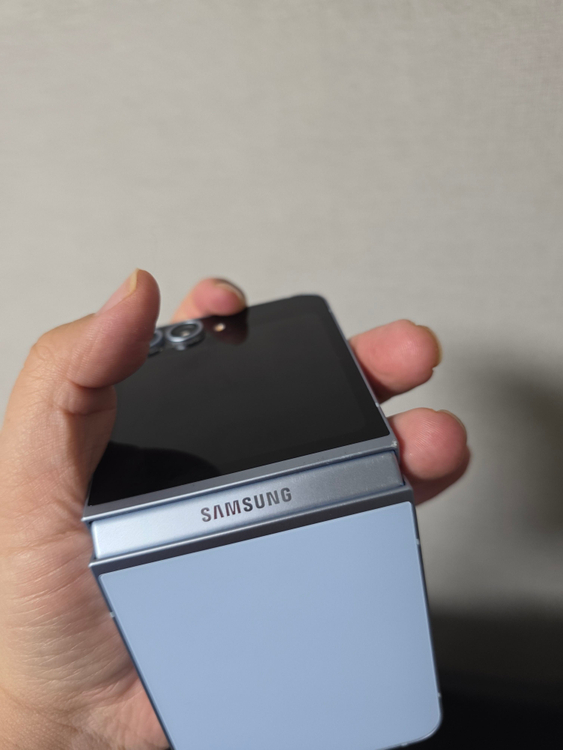 갤럭시 Z플립6 블루 256기가 액정새상품 팝니다 이미지