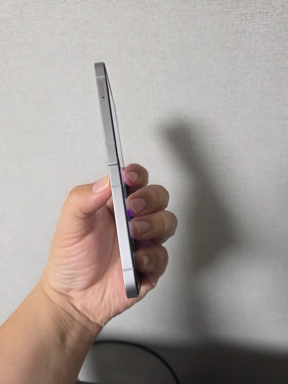 갤럭시 Z플립6 실버 256기가 액정새상품 팝니다 이미지