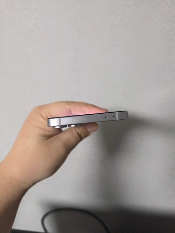 갤럭시 Z플립6 실버 256기가 액정새상품 팝니다 이미지