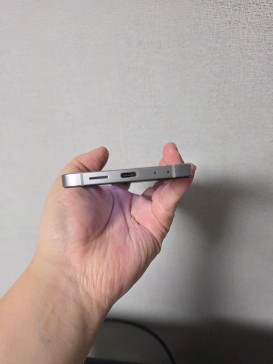 갤럭시 Z플립6 실버 256기가 액정새상품 팝니다 이미지